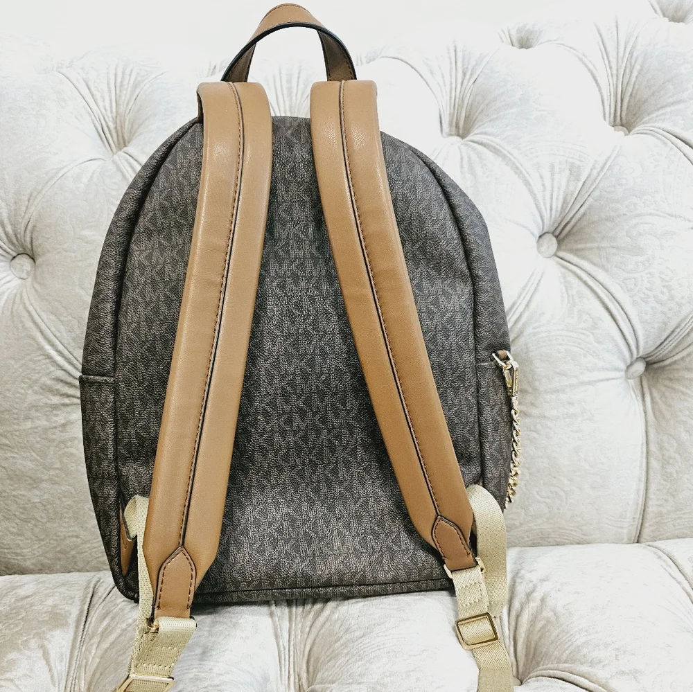 NEW MICHAEL KORS Maisie Medium Logo 2-in-1 Backpack - Picture 10 of 12